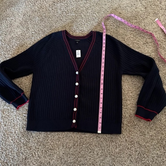 NWT Talbots V-Neck Ribbed Pearl button Cardigan Tipped Navy with Red
Size Large - Picture 11 of 12